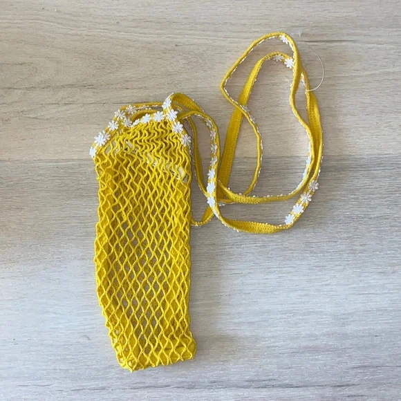 Free People Daisy Chain Crochet Net Phone Bag NWOT - Picture 2 of 3